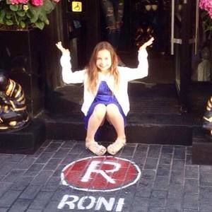 Meet your Posher, Ella